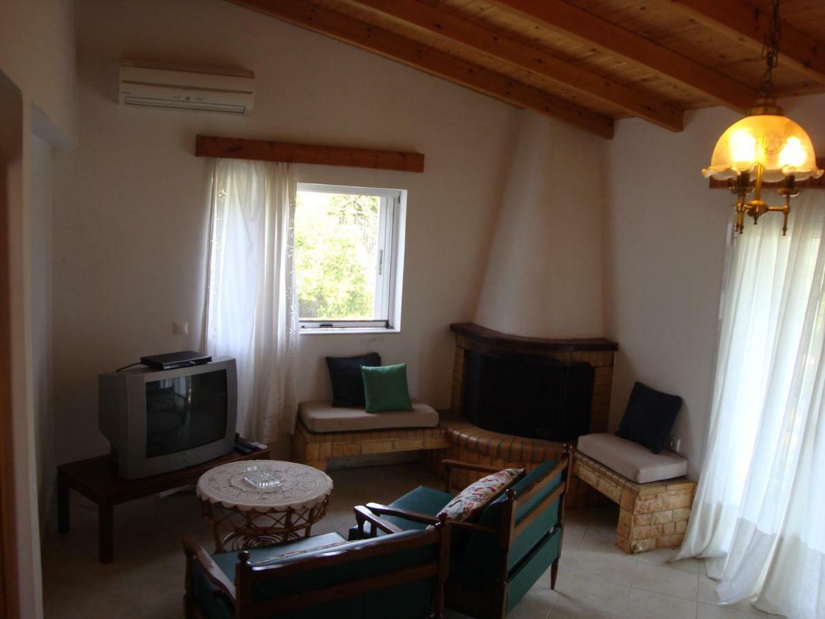 Three Bedroom Country House Magoula  Exterior photo